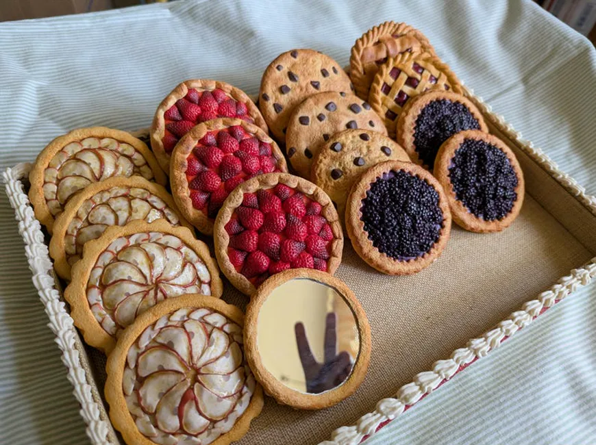 Confectionery polymer clay mirror